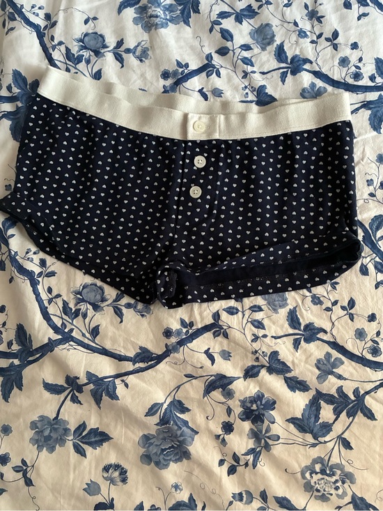 Brandy Melville Pants - Brandy Melville shorts